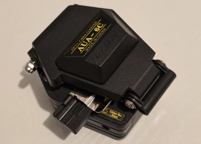 Fiber cleaver (closed)