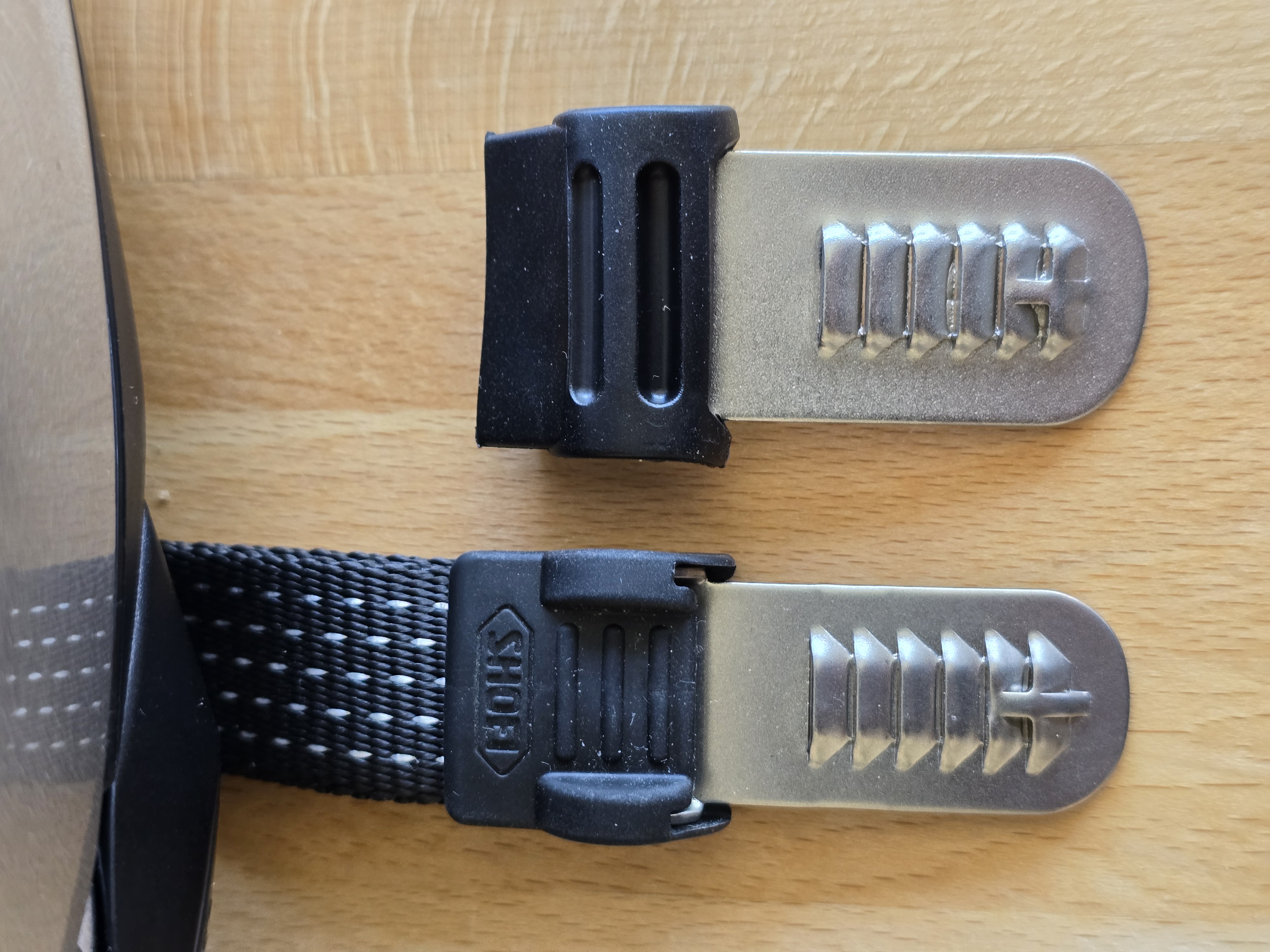 Shoei vs. aftermarket ratchet strap comparison