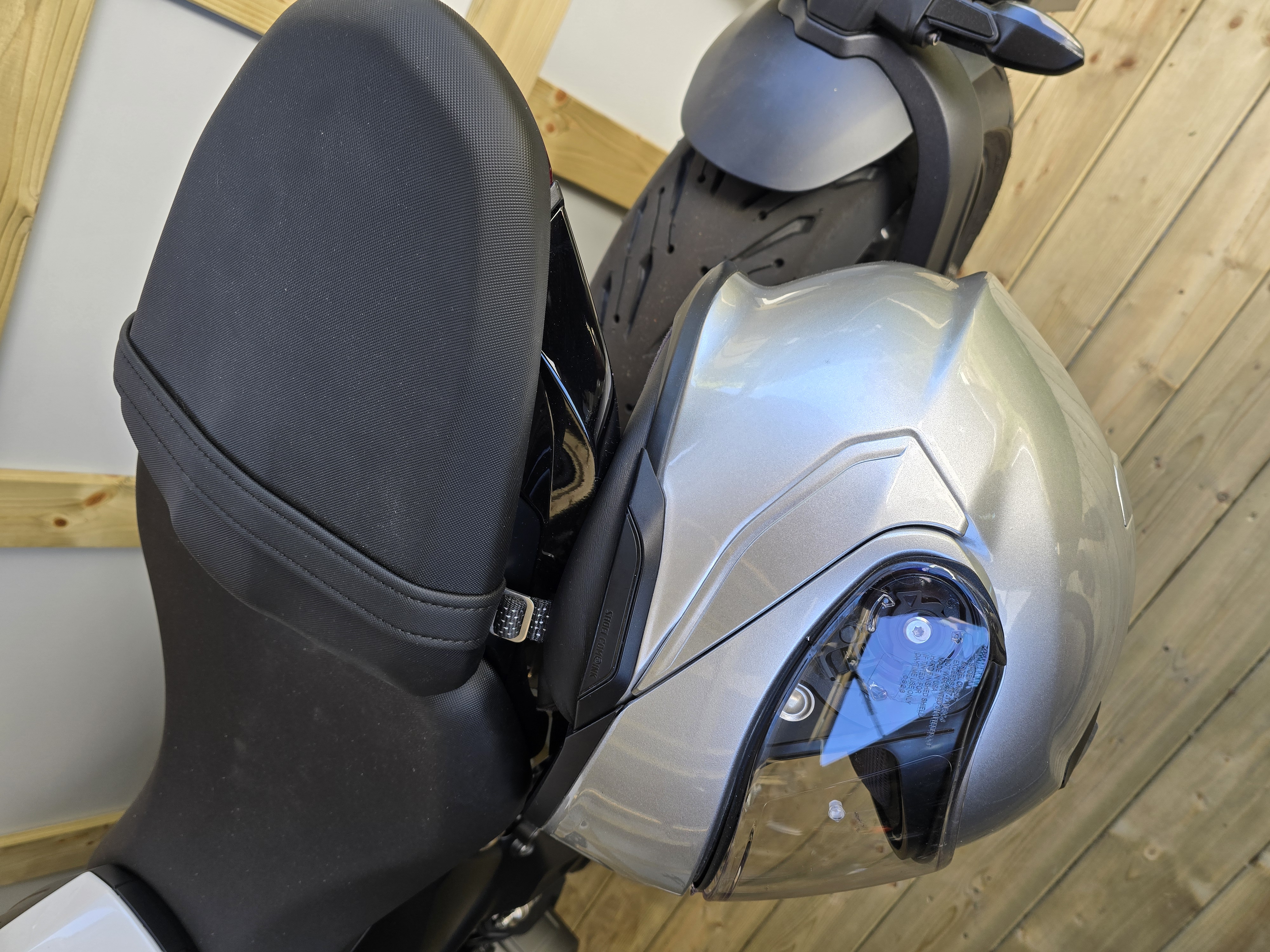 Triumph Trident 660 helmet side view